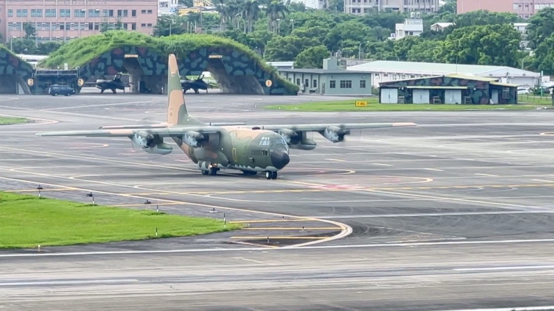 C-130H運輸機部分屆滿40年 傳我軍擬向美購10架C-130J