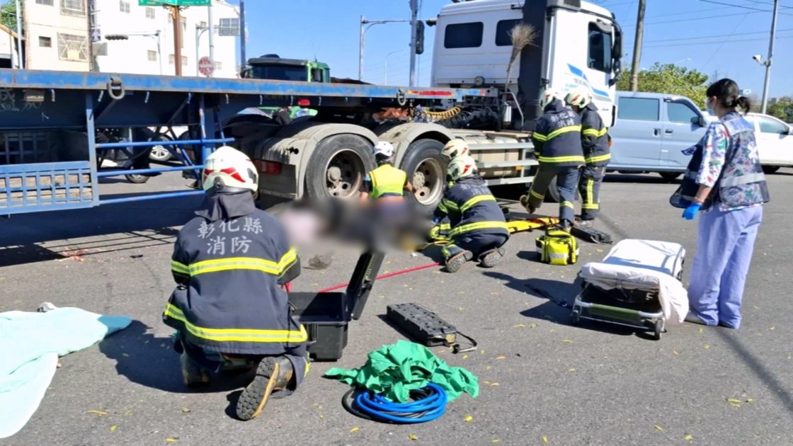 彰化拖板車撞倒機車釀2死 肇事駕駛供稱視線死角