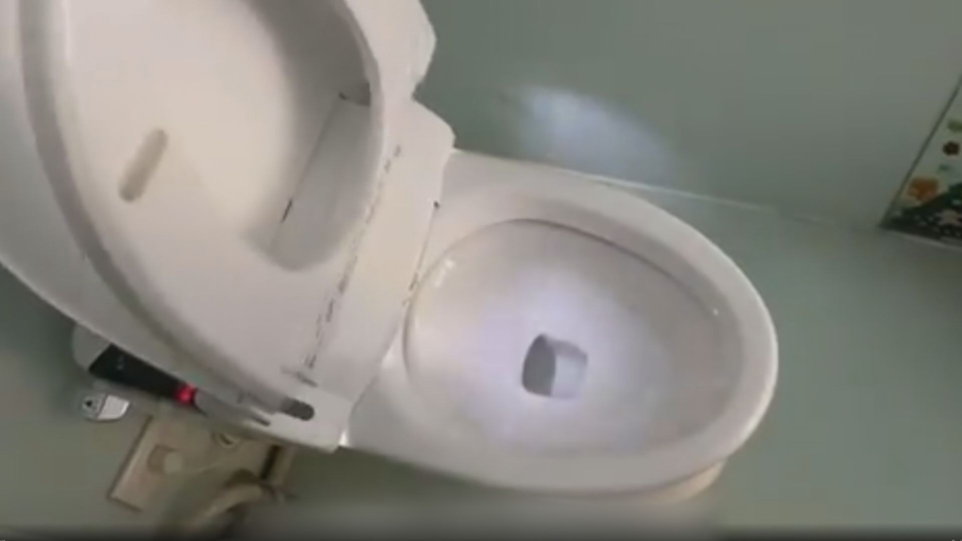 Legislature Debates Bidet Toilet Seats 各地公廁設免治馬桶? 環保署直言沒錢 ｜ 公視新聞網 PNN